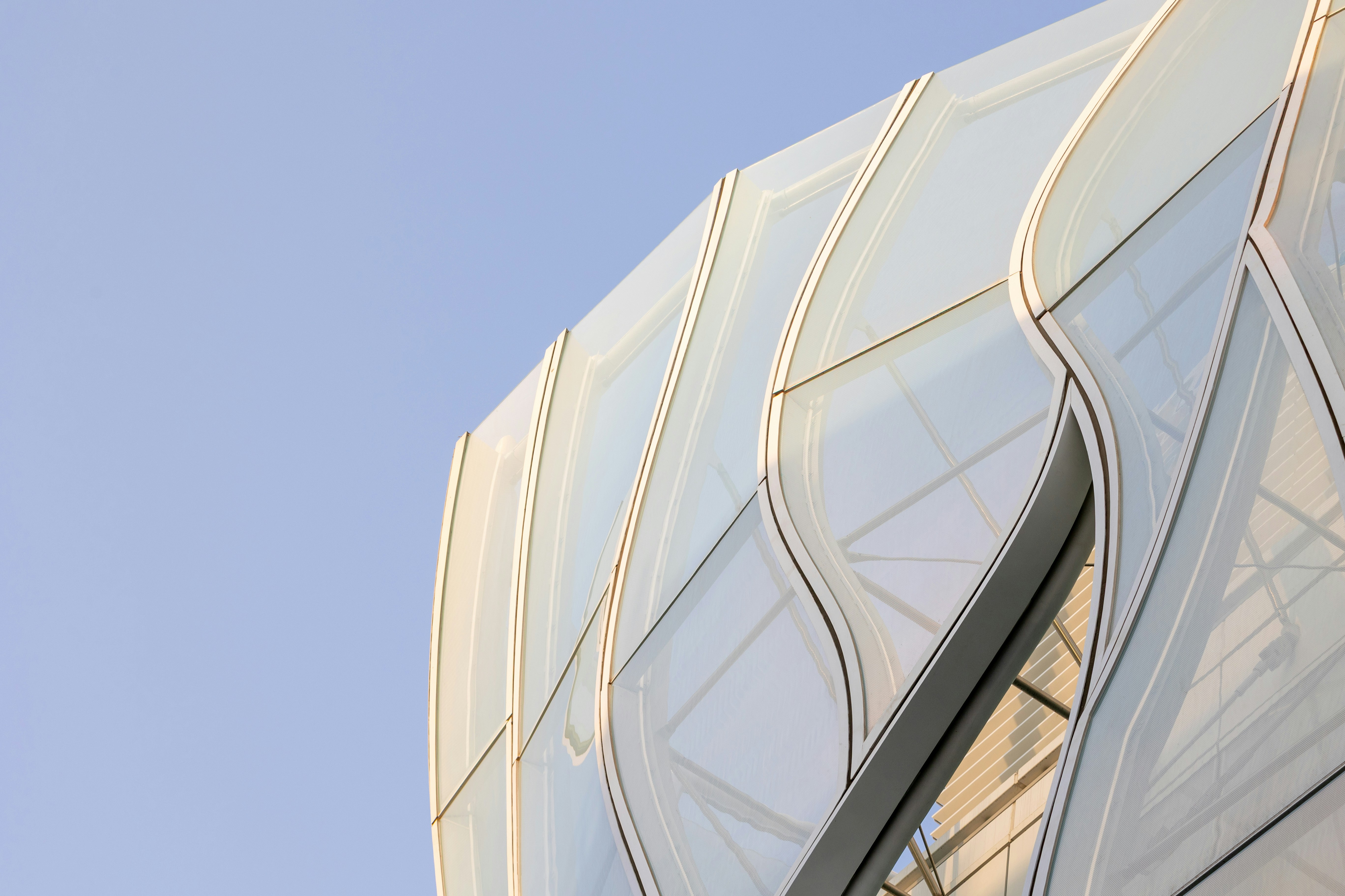 Building illustrating growing spends for Snowflake Cost Optimization Solution 